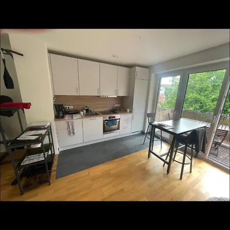 Modernes Neubauapartment Mit Balkon In Ruhiger Lage Nahe Dem Flughafen