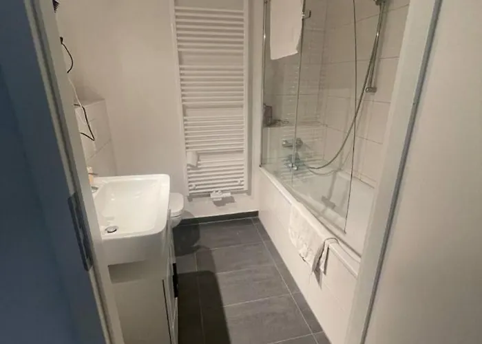 Modernes Neubauapartment Mit Balkon In Ruhiger Lage Nahe Dem Flughafen Hamburg