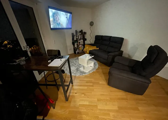 Modernes Neubauapartment Mit Balkon In Ruhiger Lage Nahe Dem Flughafen Apartament